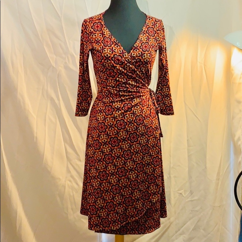 London Times Geometric Print Matte Jersey Wrap Dress - 3/4 Sleeve, V-Neck.